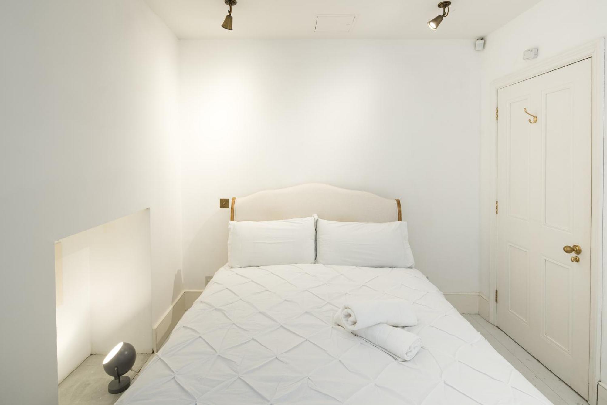 Charming 2-Bed Flat In The Heart Of Nottinghill - Steps From Portobello Rd Market And Nottinghill Bookshop Apartment London Bagian luar foto