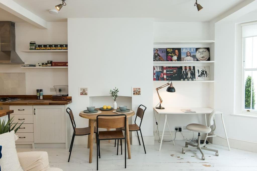 Charming 2-Bed Flat In The Heart Of Nottinghill - Steps From Portobello Rd Market And Nottinghill Bookshop Apartment London Bagian luar foto