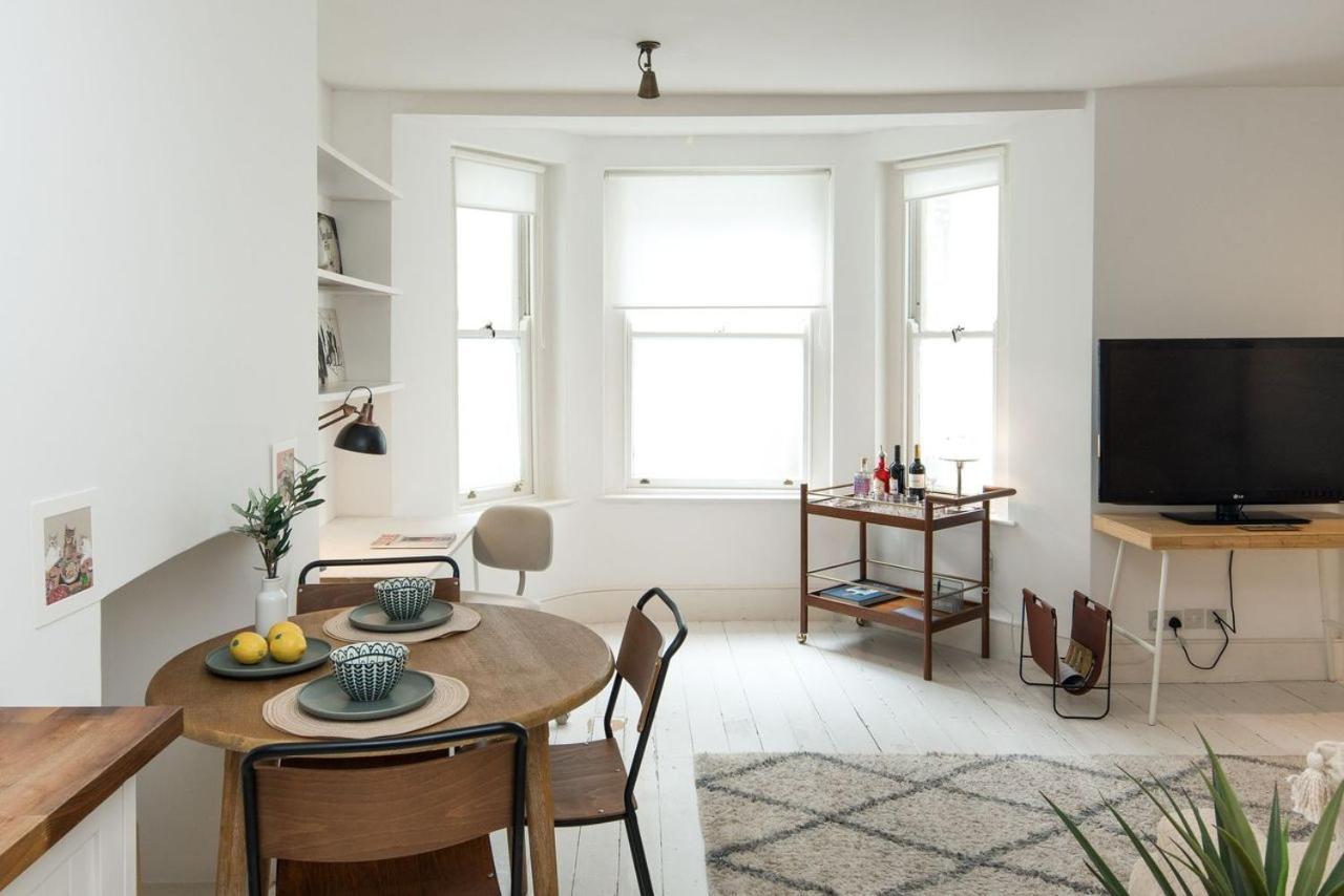 Charming 2-Bed Flat In The Heart Of Nottinghill - Steps From Portobello Rd Market And Nottinghill Bookshop Apartment London Bagian luar foto